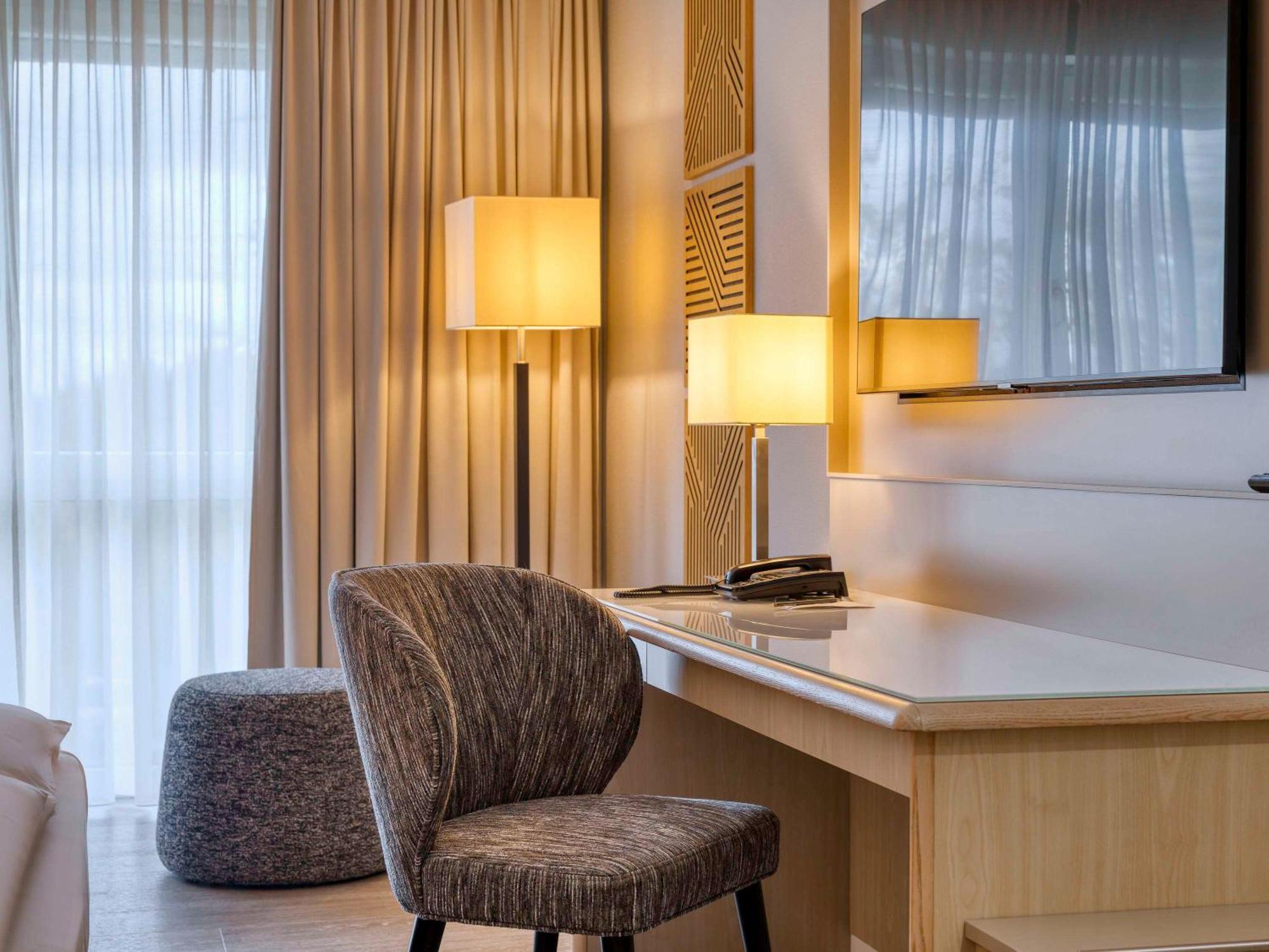 Mercure Duesseldorf Карст Екстер'єр фото